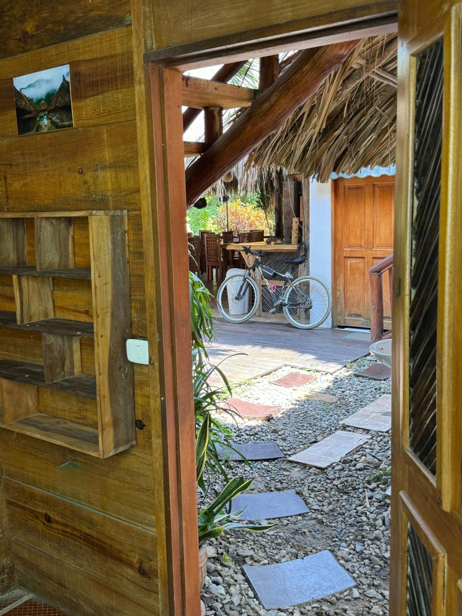Hostal Nibuni Palomino Luaran gambar